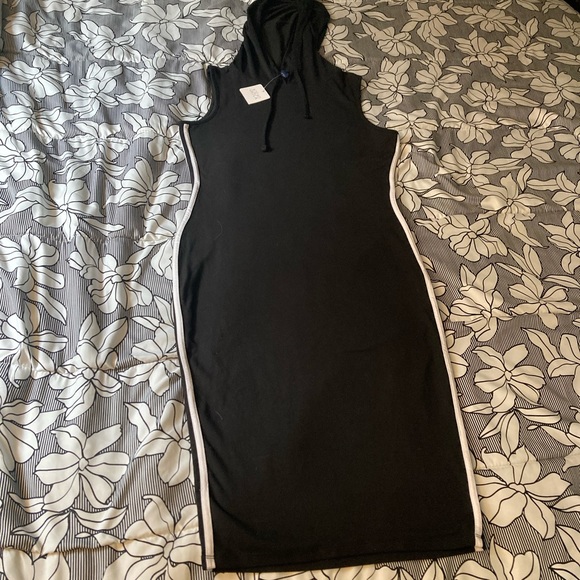 Black and white hoodie dress - Picture 4 of 9